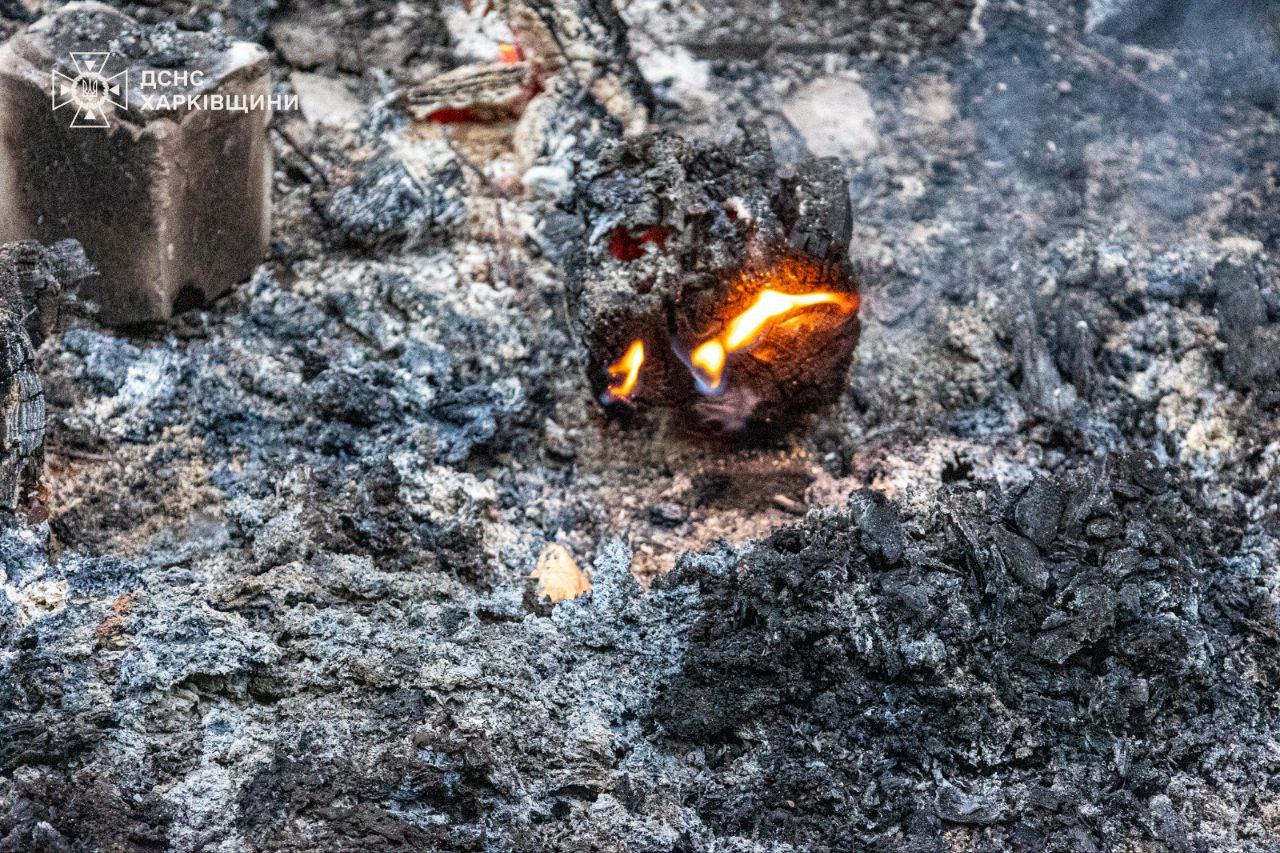 У Харкові ліквідували всі осередки пожеж, що виникли після обстрілу